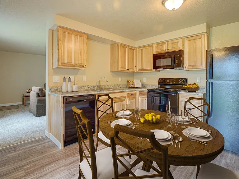 BROOK HOLLOW APARTMENTS — Photo 26
