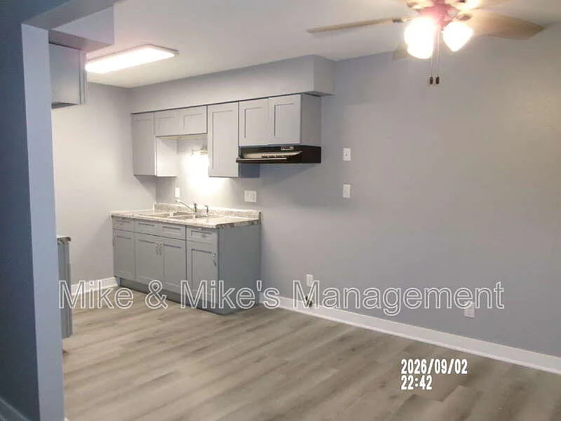 2 bed, 1.0 bath, 1040 sqft, $1,395 — Photo 2