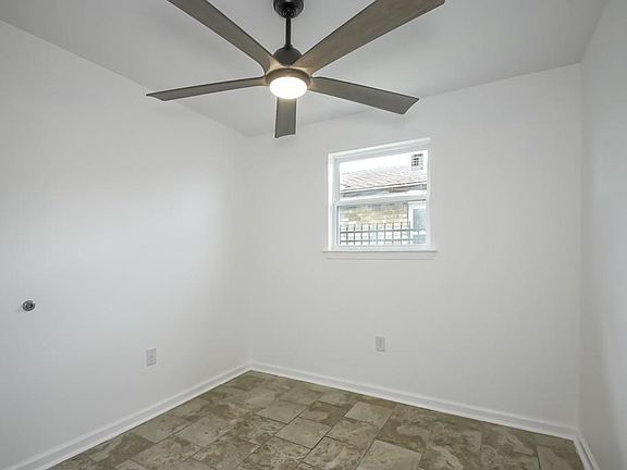 5th image of 1040 Carmadelle St