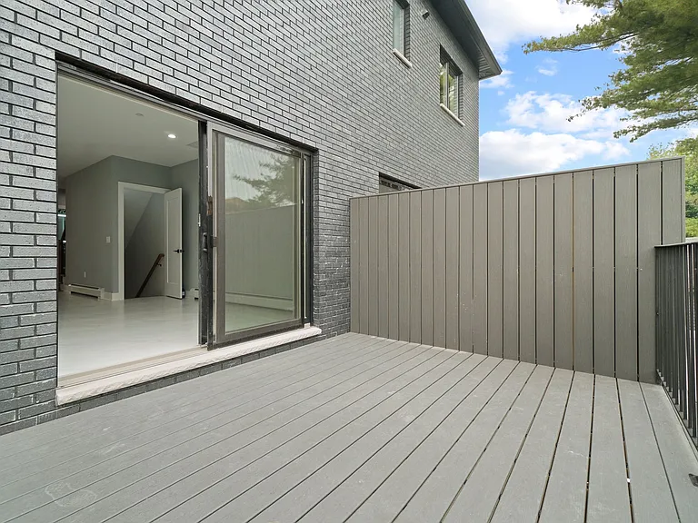 61 Lawton Ave #B — Photo 19