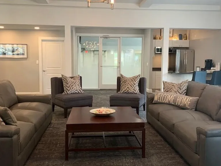 Yarmouth Pointe Apartment Homes — Photo 4