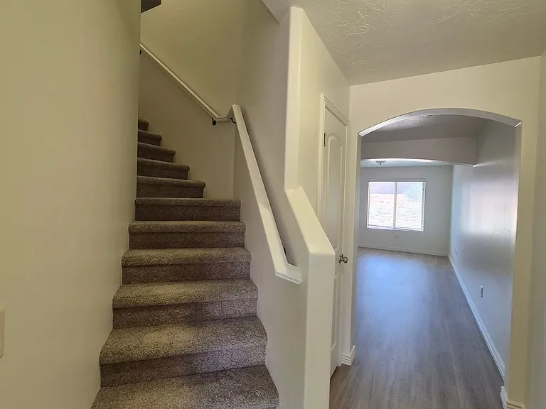 1000 E Bluffview Dr #118 — Photo 2