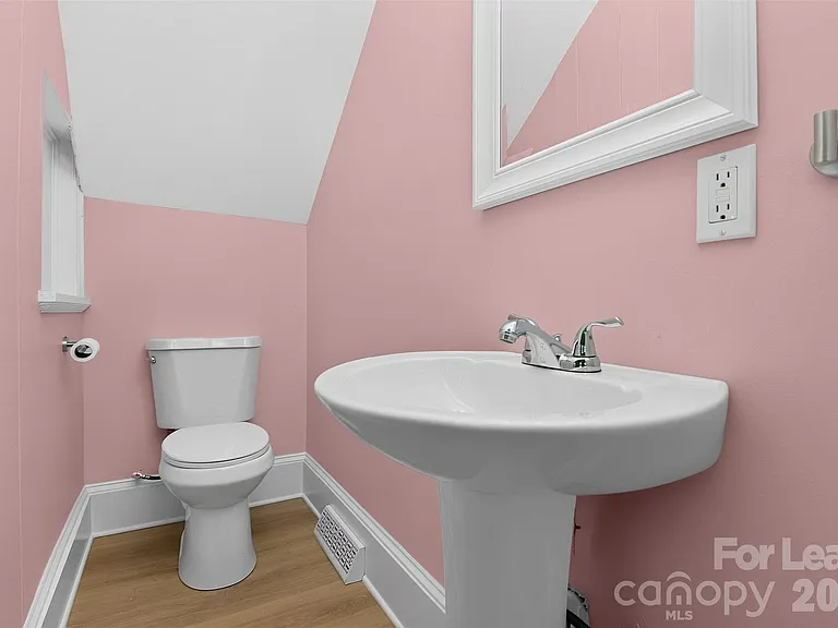 204 E McNeely Ave — Photo 9