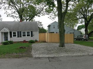 190 Pinnery Ave, Warwick, RI 02886