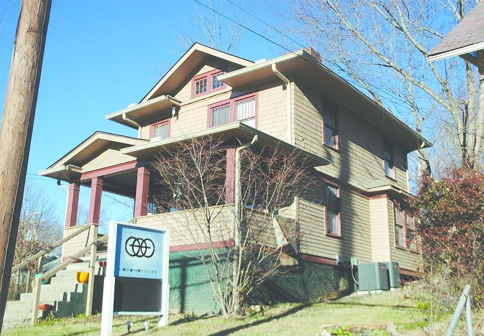 1st image of 224 Broadway St