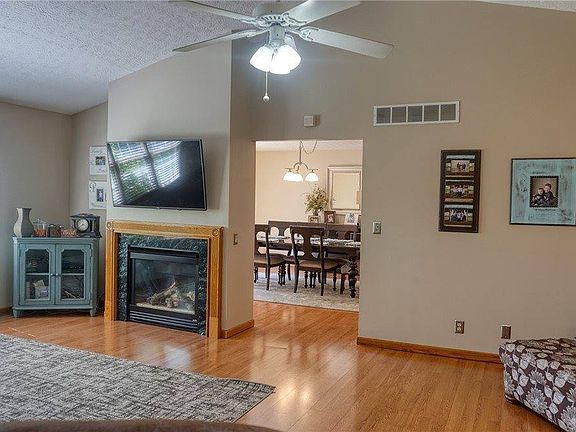 4th image of 460 Spring Valley Dr