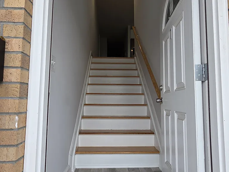 465 Hawthorne Ave #1 — Photo 11