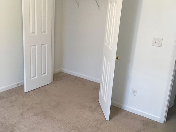 5th image of 210 N Cherry St