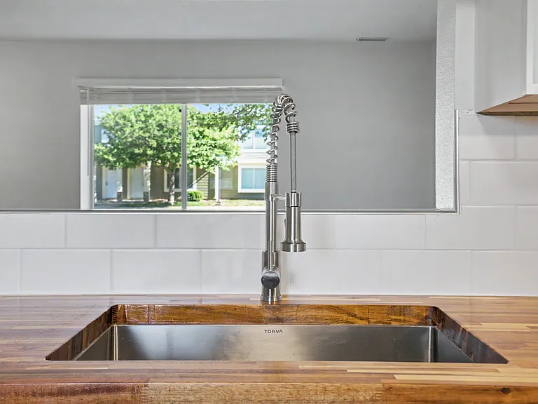 406 E 15th St #406D — Photo 9