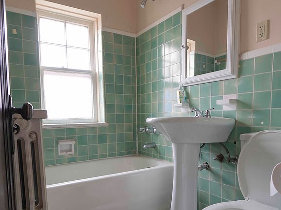 5th image of 1385 Manor Park Ave APT 9