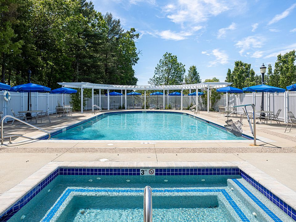Outdoor Pool & Spa