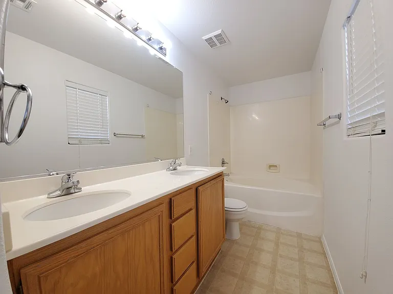 11051 Alora St — Photo 9