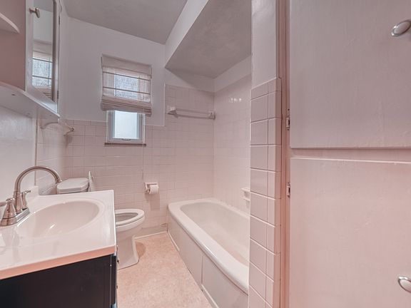 2nd image of 3088 Ontario St