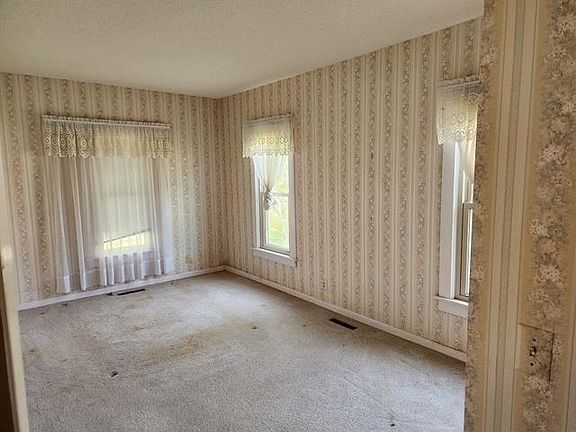 3rd image of 701 S Chestnut St