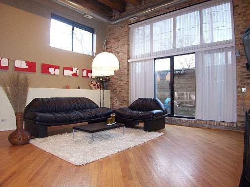 2nd image of 2614 N Clybourn Ave #423