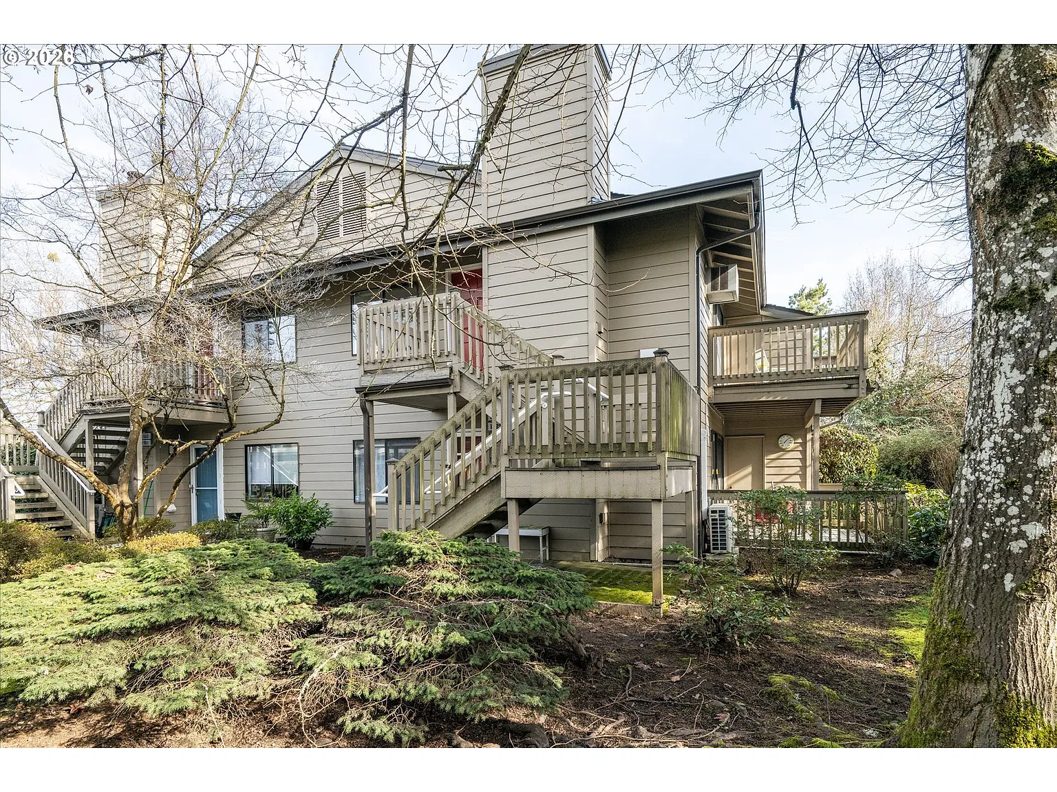 1927 Lake Isle Dr photo 1