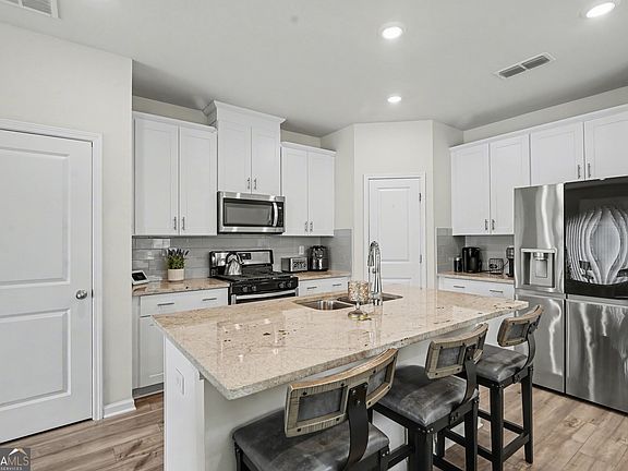 3rd image of 316 Warner Rd