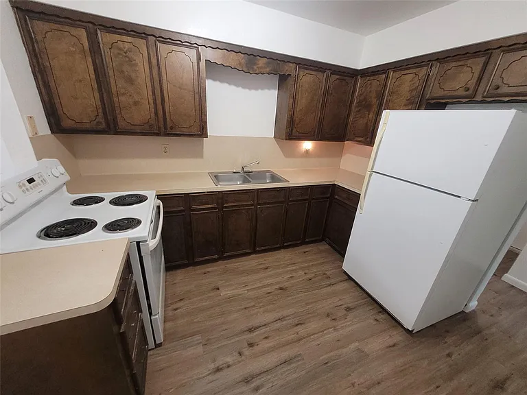 205 2nd Ave #2 — Photo 8