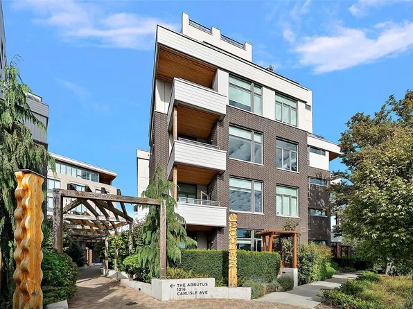 1216 Carlisle Ave #404, Esquimalt, BC V9A 0H5