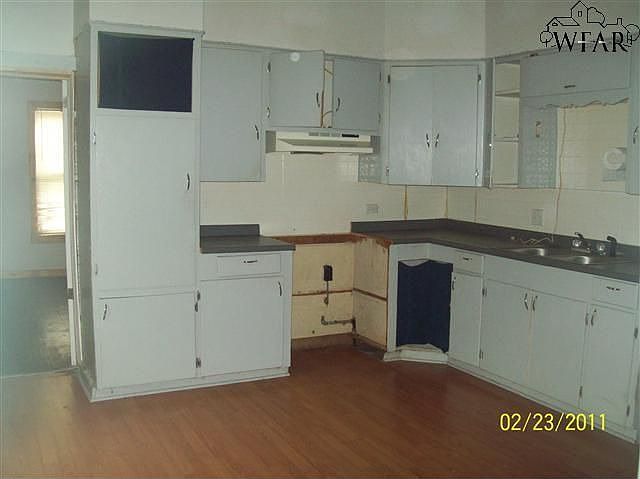 2nd image of 113 N Graham St