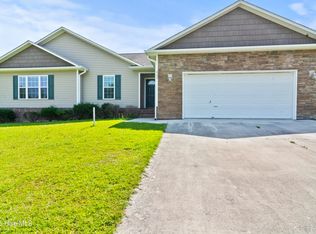 403 Sundown Ct, Hubert, NC 28539