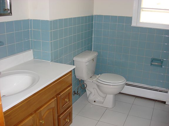 Full tiled bath