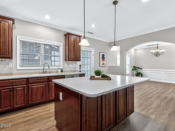 4th image of 746 Keystone Park Dr
