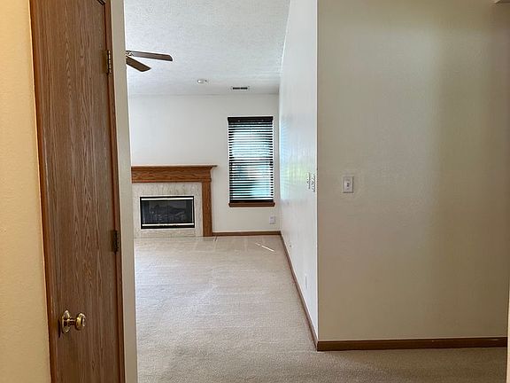 4th image of 192 N Furlong Dr