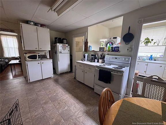 4th image of 105 Victoria St