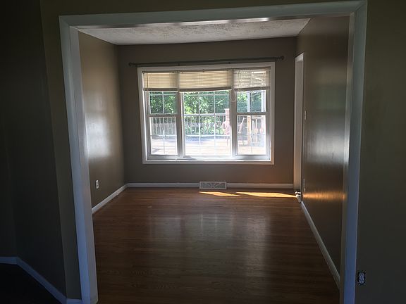 3rd image of 304 Tamara Cir