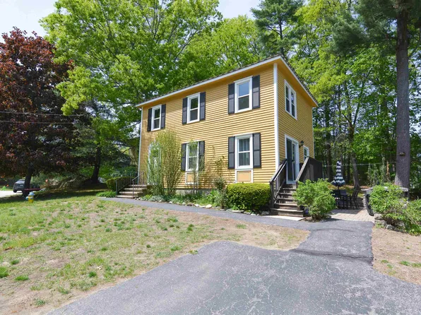 11 Beaujolais Drive, Nashua, NH 03062