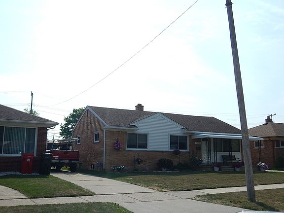 2nd image of 25644 Collingwood St