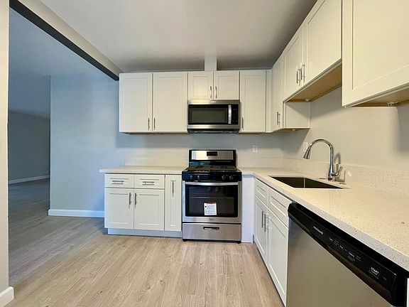 2nd image of 733 N Hayworth Ave APT 6