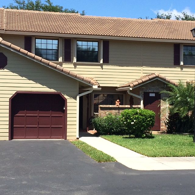 1st image of 9009 Vineyard Lake Dr