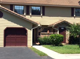 9009 Vineyard Lake Dr, Plantation, FL 33324