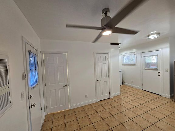 4th image of 944 N Sweetzer Ave