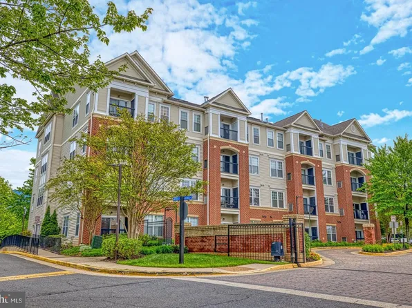 3851 Aristotle Ct #1-221, Fairfax, VA 22030