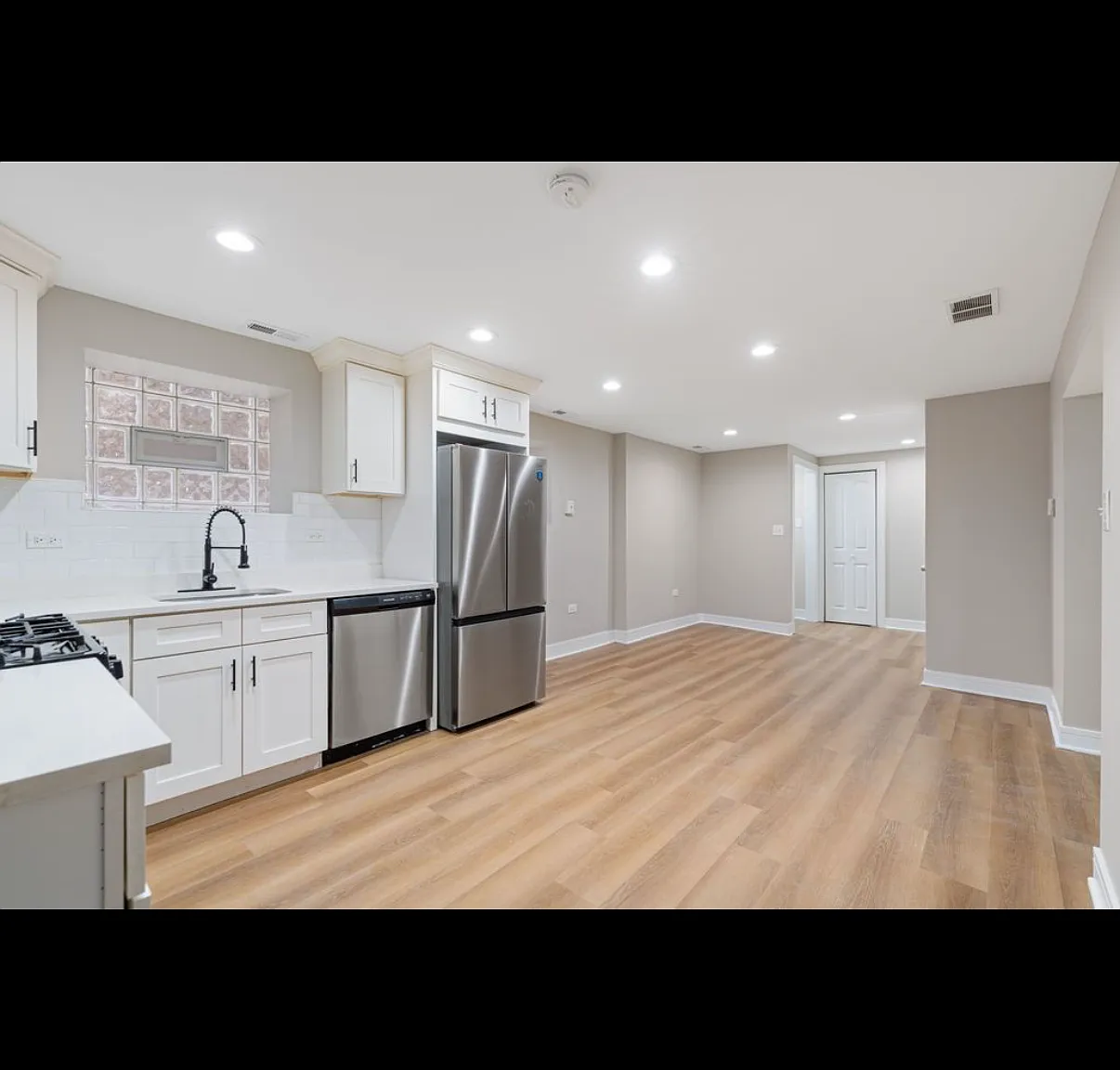 3 bed, 2000 sqft, $1,900 — Photo 1