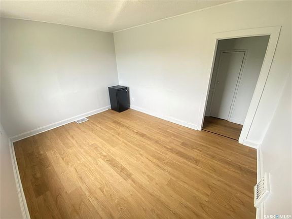 4th image of 78 Victoria AVENUE