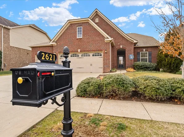 2621 Paddock Park Dr, Thompsons Station, TN 37179
