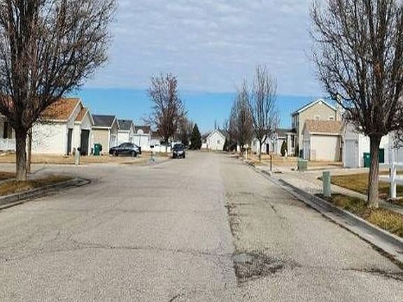 Exterior Neighborhood (street photo)