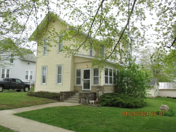 221 S Main St, Camden, MI 49232