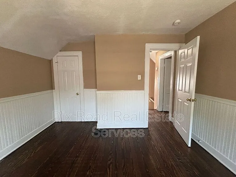229 Bellaire Ave — Photo 17