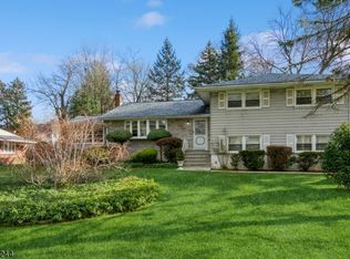63 Hillcrest Dr, Clark, NJ 07066