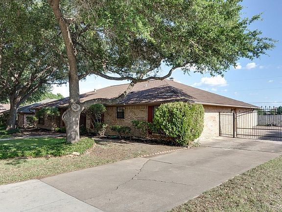 3rd image of 1209 Rockmoor Dr
