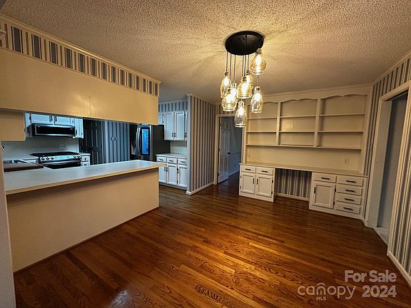 3rd image of 4227 Inwood Dr