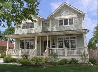 554 Elm St, Glen Ellyn, IL 60137