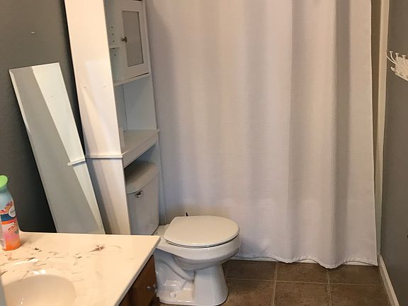 3rd image of 1410 Finleys Ln
