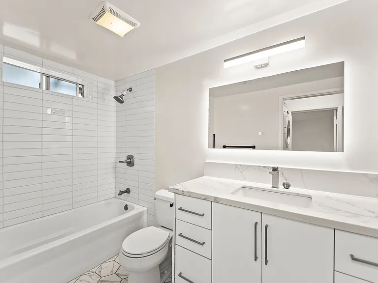 231 E Hyde Park Blvd — Photo 11