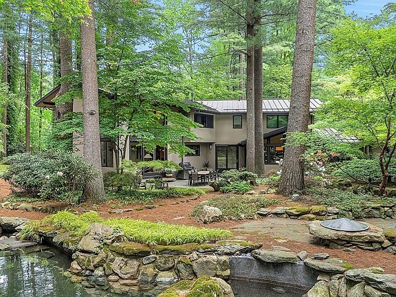 2nd image of 6 Baldwin Cir